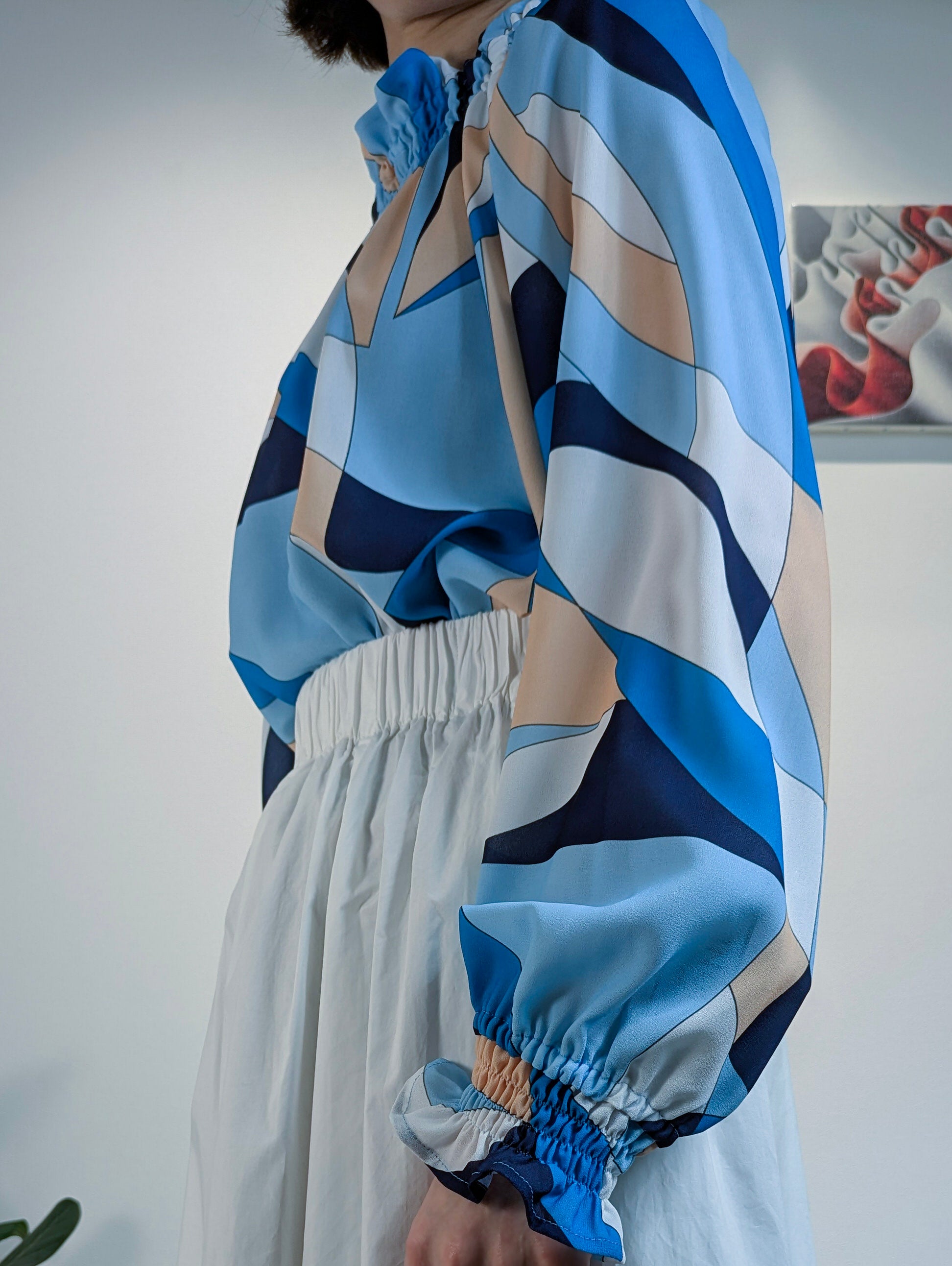 シャーリングネックブラウス