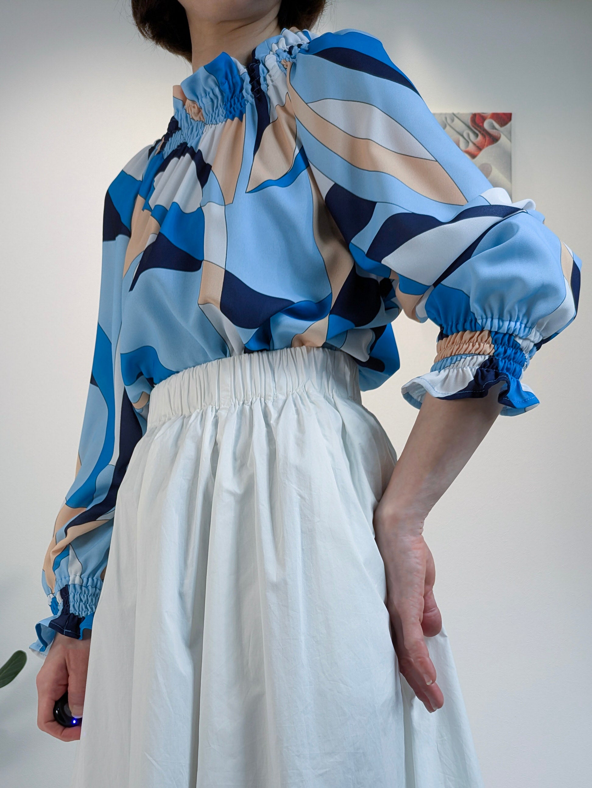 シャーリングネックブラウス