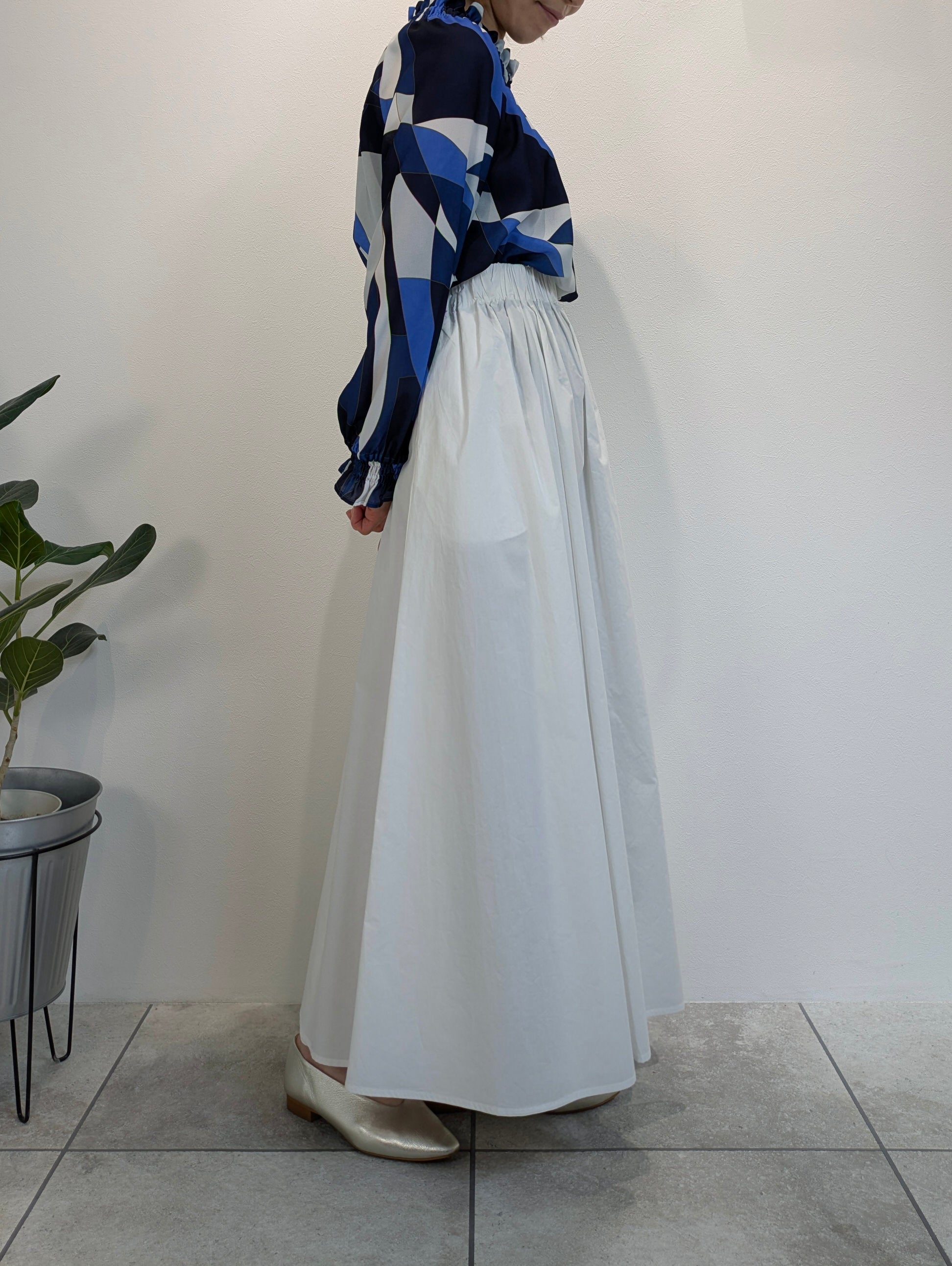 シャーリングネックブラウス