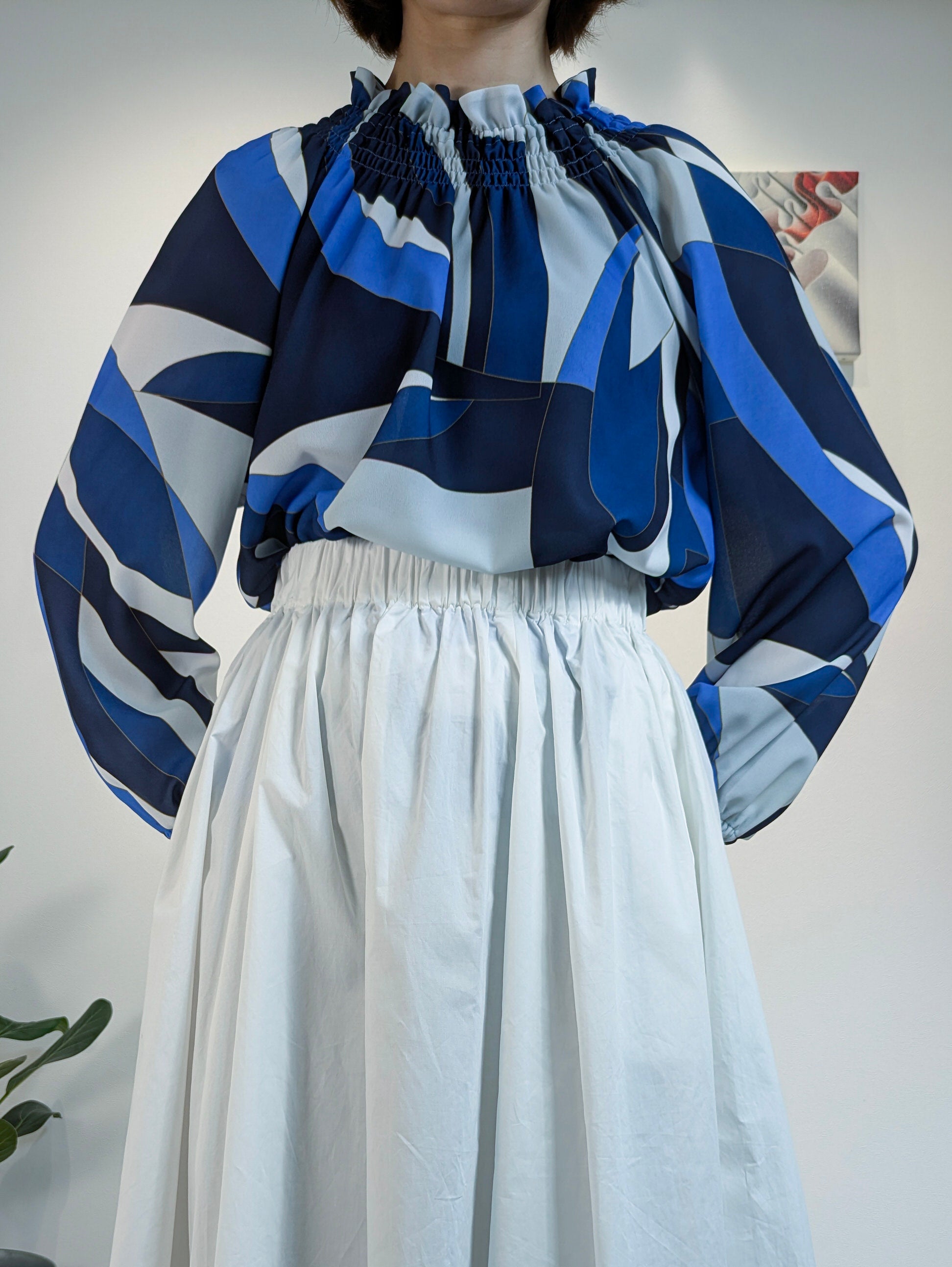 シャーリングネックブラウス