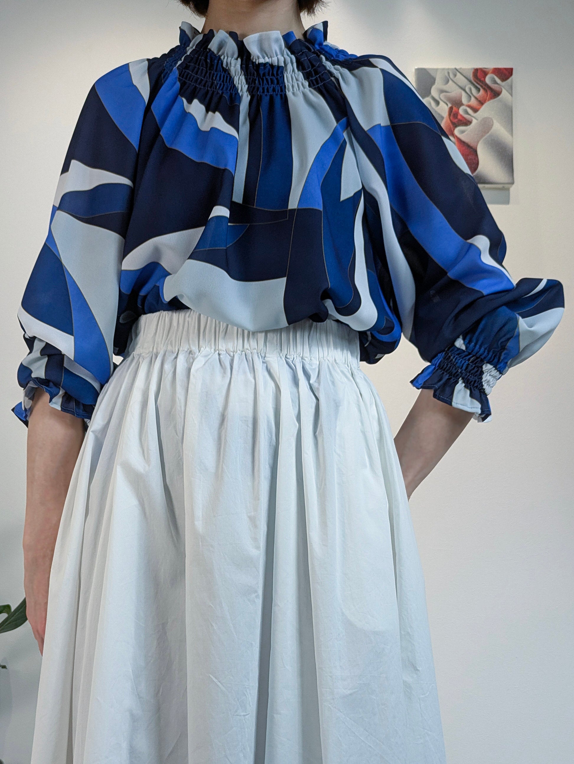 シャーリングネックブラウス