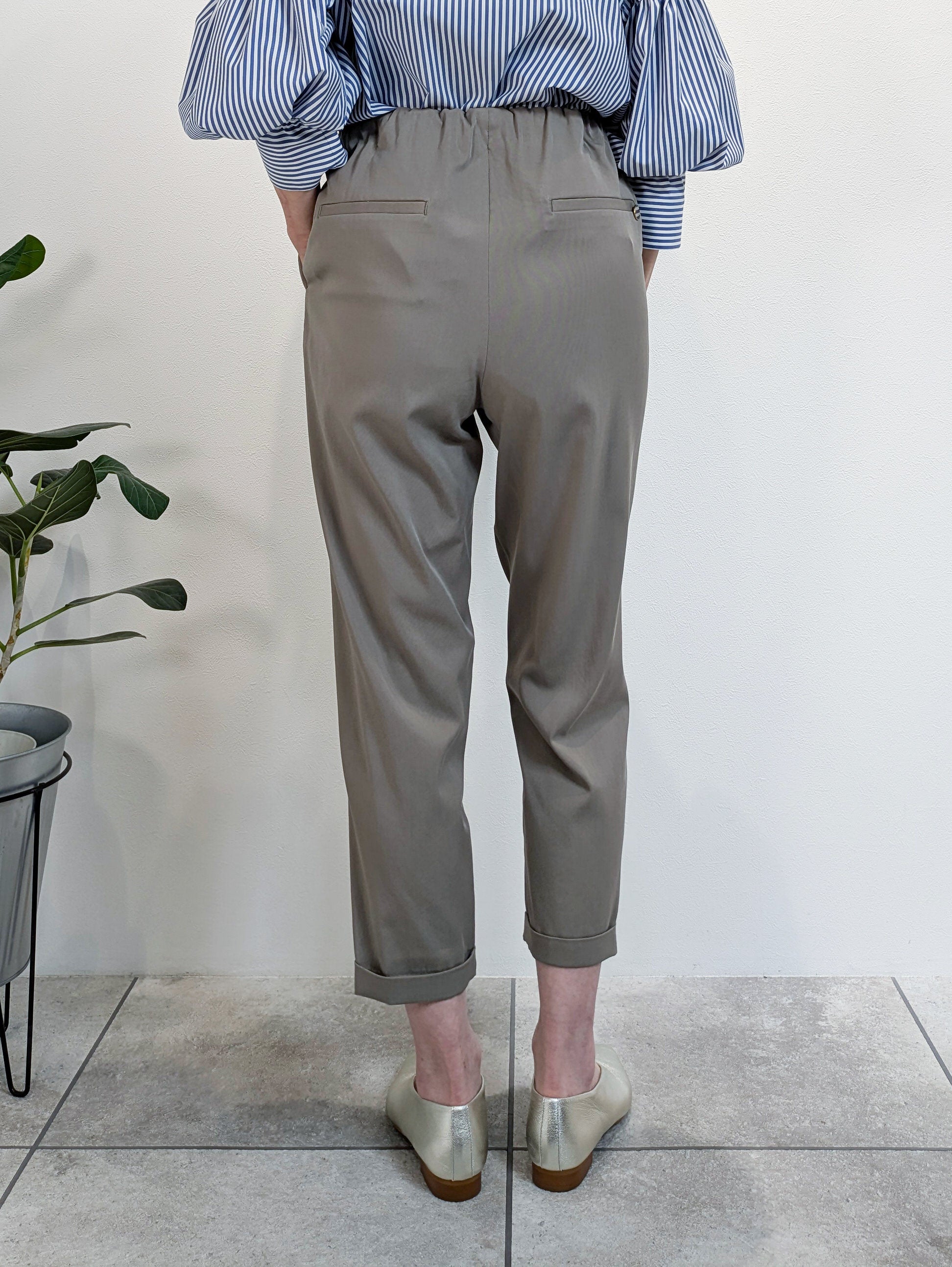 ウエストギャザーパンツ