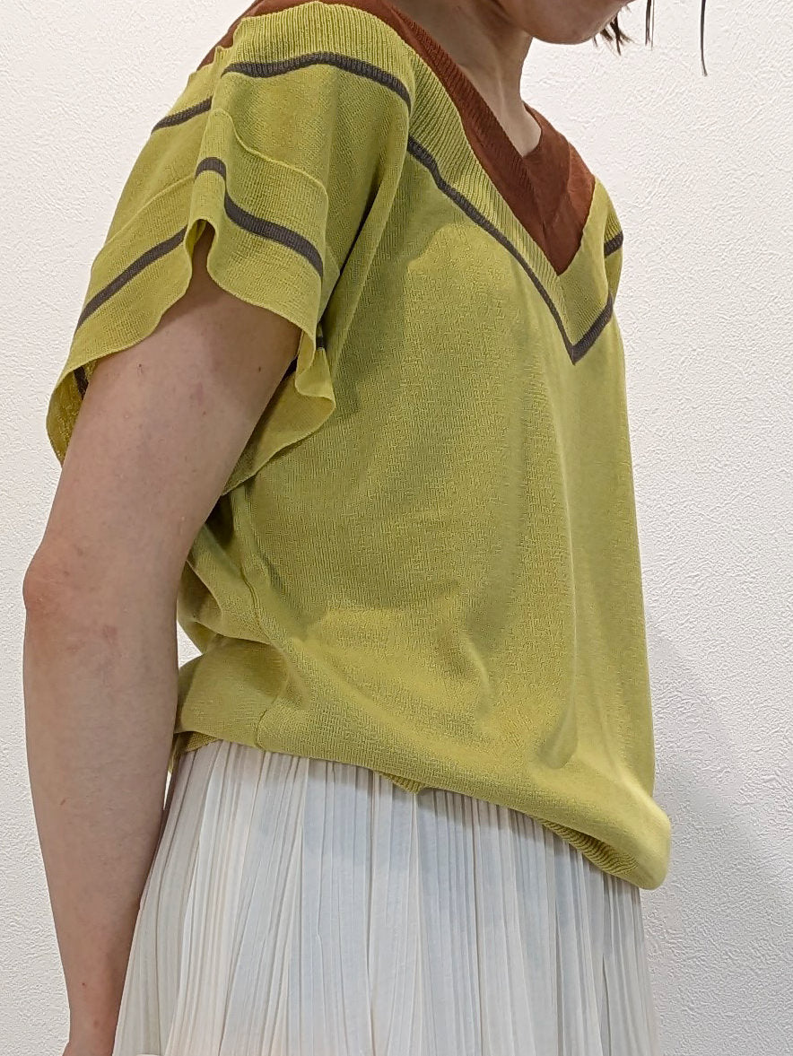 レイヤードネックトリコロールニット