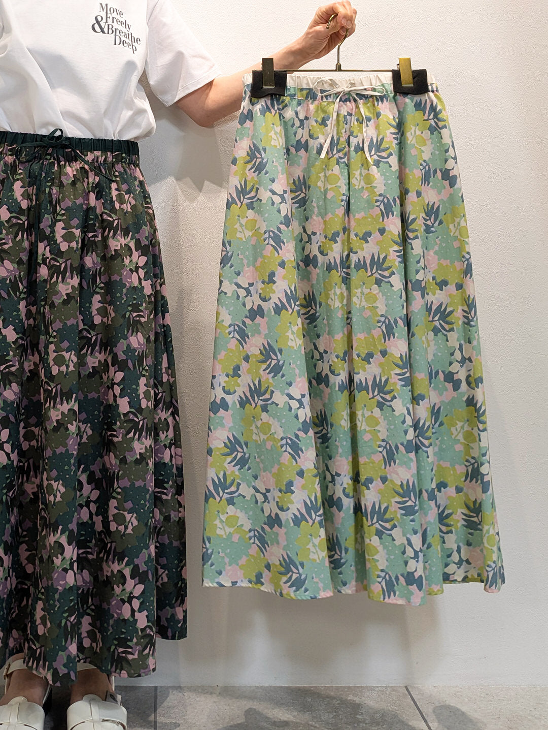（左）#B khaki（右）#A light green(white base)
