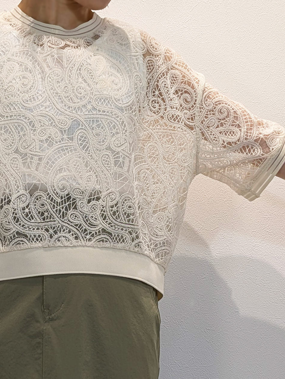 ペイズリー刺繍ブラウス