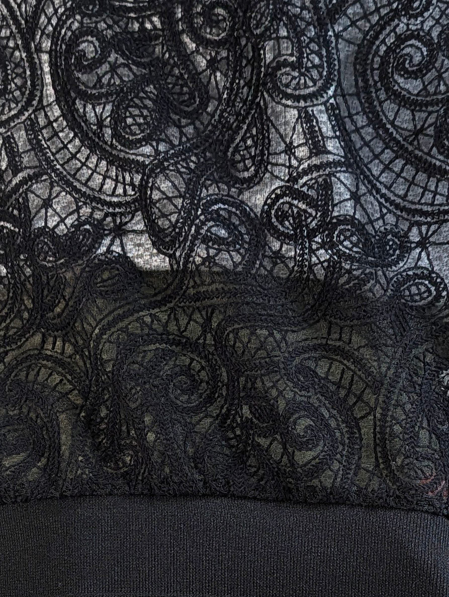 ペイズリー刺繍ブラウス